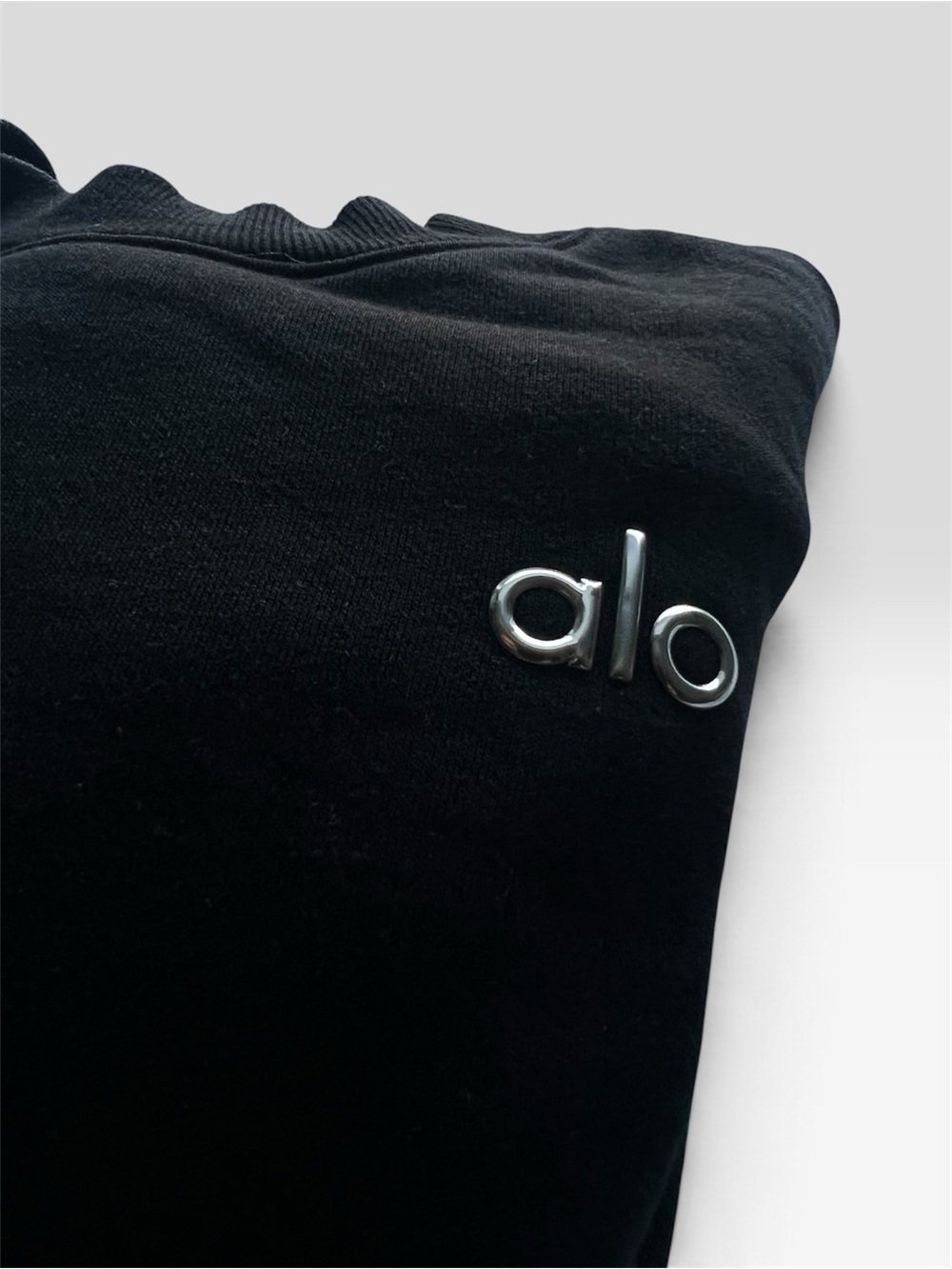 ALO Yoga women Black Crewneck Pullover with Subtle Logo SMALL - Picture 6 of 7